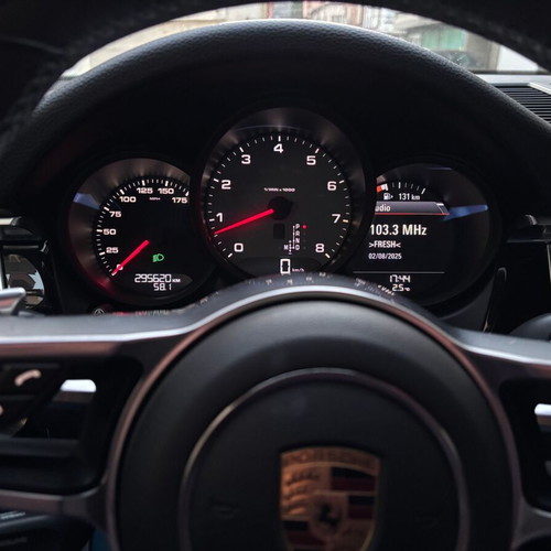 Porsche Macan S 2016 like new, petrol, 300000 km, white SUV