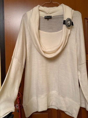 Cream knit top with draped neckline like new