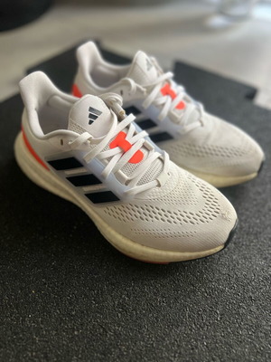 Adidas white athletic shoes used, size 38