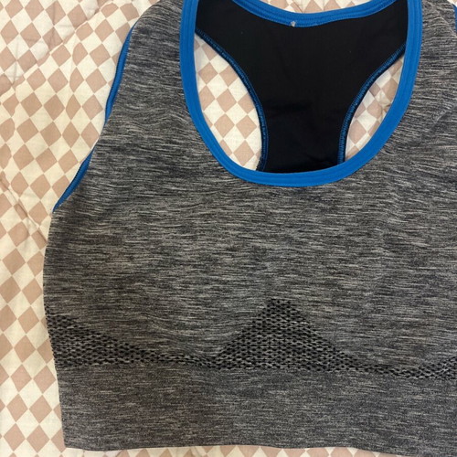 Sports crop tops like new, set of 2, black and gray