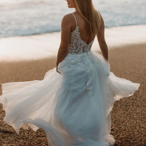 Demetrios wedding dress like new, romantic and boho style, size M