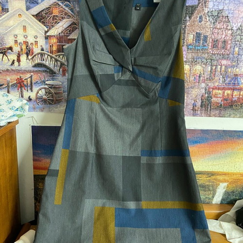 Dress straight cut knee-length like new, multicolored size M