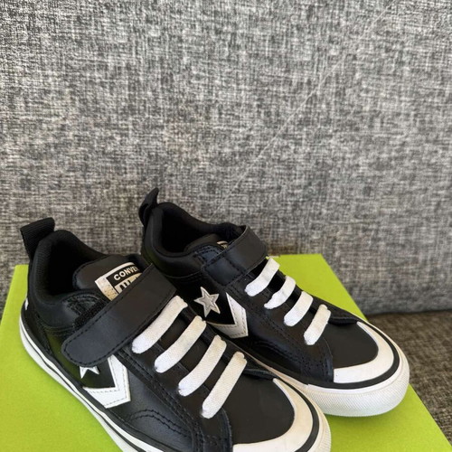 Converse unisex leather sneakers like new, size 28 (17 cm)