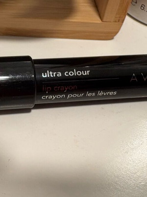 Avon lip crayon coral color mechanical new
