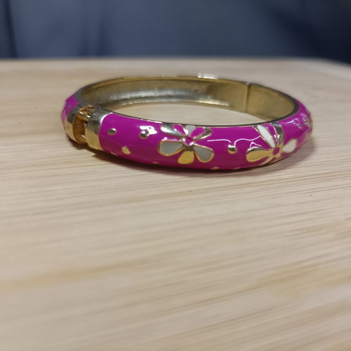 Metal bracelet with gold flowers, fuchsia