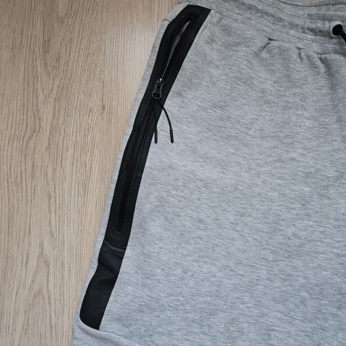Nike Tech Fleece shorts like new, size L, grey