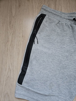 Nike Tech Fleece shorts like new, size L, grey