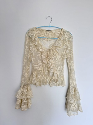 Lynne ecru lace blouse with bell sleeves and ruffles like new, size S