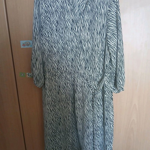 Summer dress like new, viscose, large size, with belt white and black