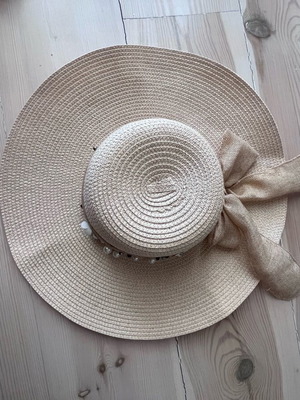 Hat beige natural paper like new, size S-M