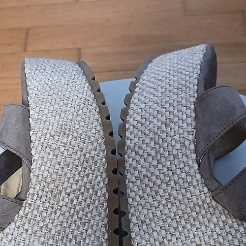 Bozikis beige suede high platform sandals like new, size 40