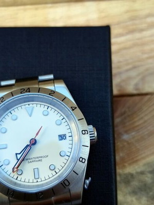 Citizen watch with Miyota quartz, sapphire crystal and stainless steel, new, beige
