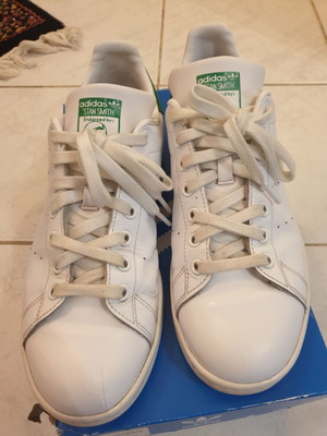 Adidas Stan Smith unisex size 42 like new, white and green