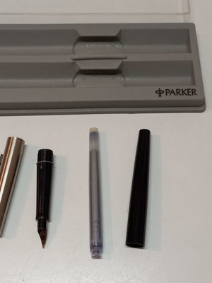 Πένα Parker μαύρο, σε άριστη κατάσταση, χρειάζεται ανταλλακτικό μελάνι