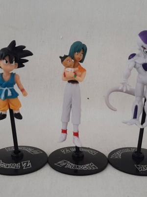 Dragon Ball Z figures used, set of 5 with stands