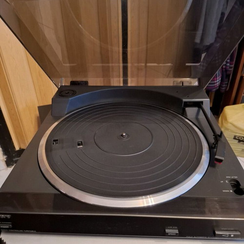 Universum DVD-DR 1030 home cinema 5.1 amplifier and Sony PS-A790 turntable used