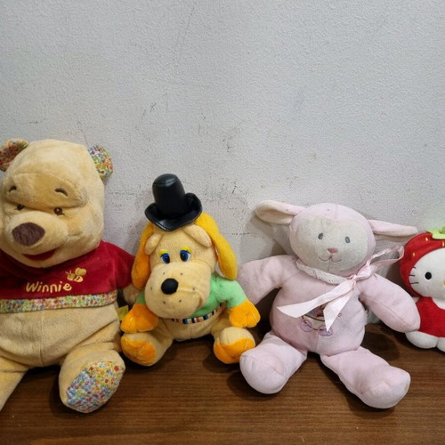 Plush dolls like new