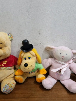Plush dolls like new