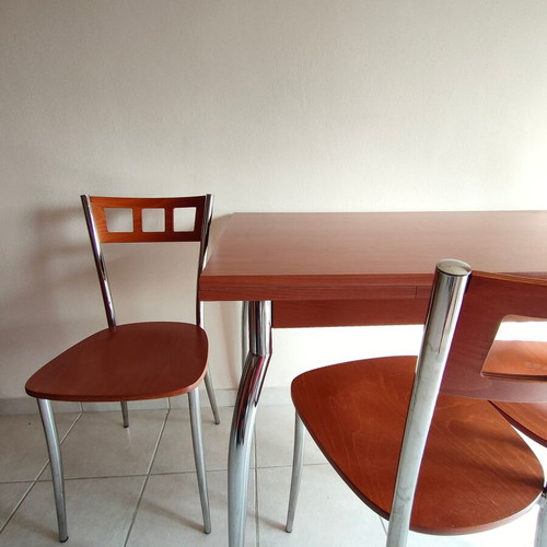 Kitchen table with 4 chairs like new, ergonomic