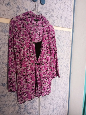 Women's blouse new with floral pattern and lightweight fabric