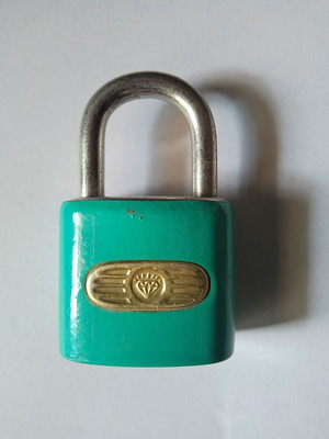 Diamond padlock used with 2 keys