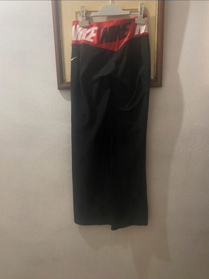 Nike sportswear with wide legs, size XS, used