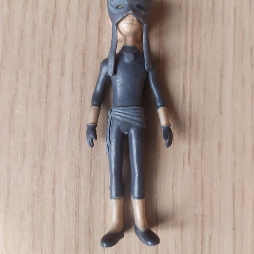 Ben 10 Gwen figure 7 cm like new
