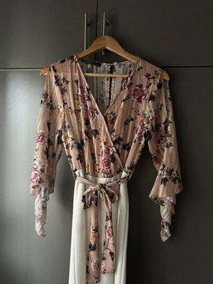 Benissimo one-piece colorful like new with open long sleeves