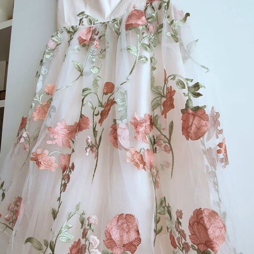 Dress with embroidered flowers new, size… - € 65,00
