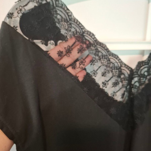 Shein black top with lace size L like new