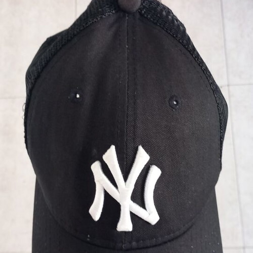 New Era adjustable black and white cap