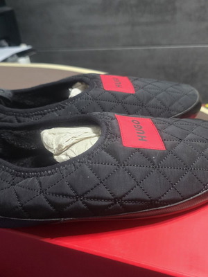 Hugo Boss slippers size 42, black