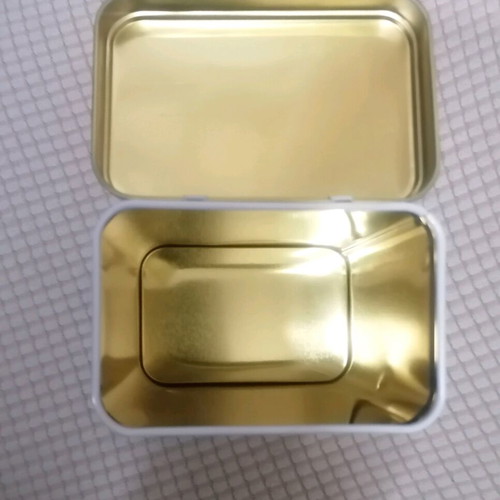 Empty metal tin from London like new