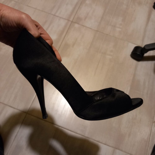Sante satin sandals size 38 like new, black