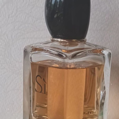 Giorgio Armani Sí Eau de Parfum for Women 50ml like new