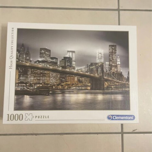 Puzzle 1000 pieces with storage and transport case like new