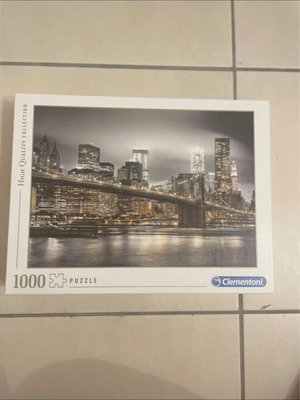 Puzzle 1000 pieces with storage and transport case like new