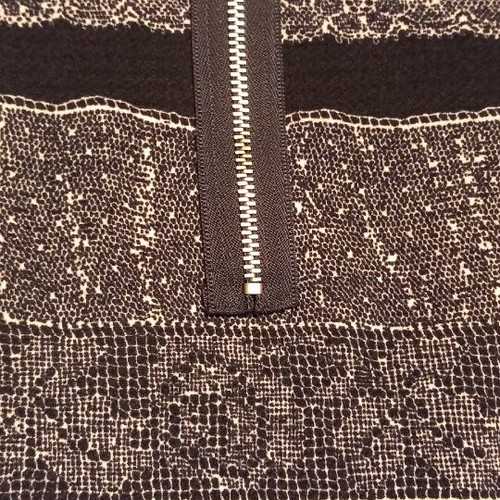 Blouse medium black and white with zipper at neck