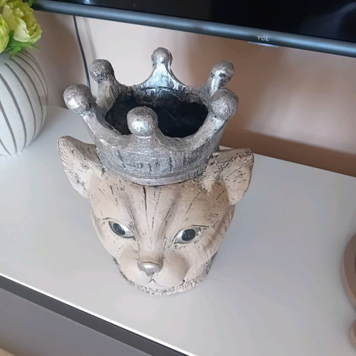 Lion-shaped planter new