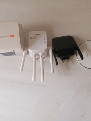 Wi-Fi Extenders και Repeaters πακέτο σαν καινούργιο με ασύρματο φορτιστή Qi