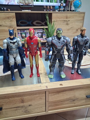 Marvel figures 2017 like new, set of 4