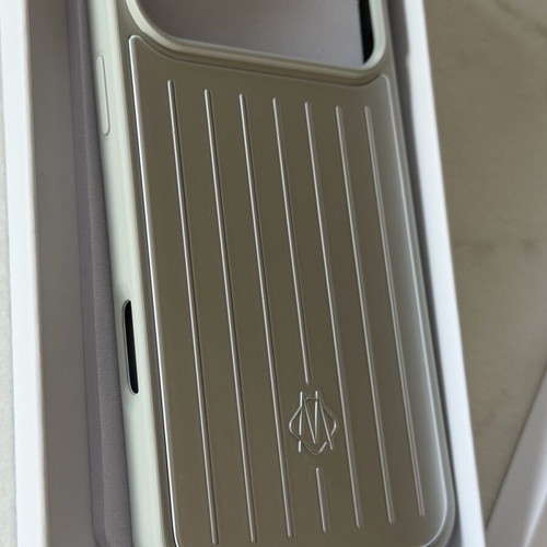 Rimowa θήκη iPhone 17 Pro Max αλουμινίου τύπου MagSafe καινούργια