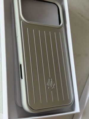 Rimowa θήκη iPhone 17 Pro Max αλουμινίου τύπου MagSafe καινούργια