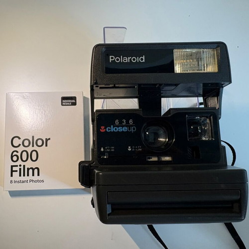 Polaroid 636 Close Up camera like new with 1 film pack (8 shots)