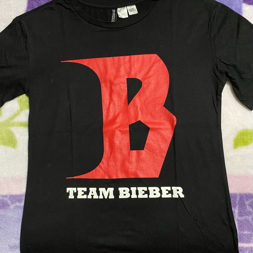 H&M Justin Bieber t shirt black with red logo like new