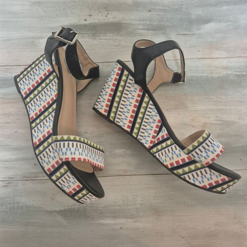 Axel colorful platform shoes size 40 like new
