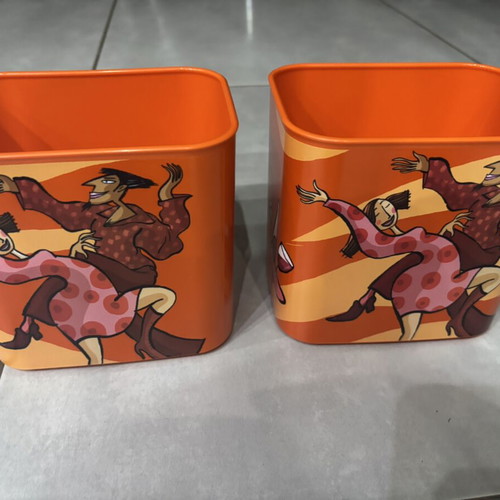 Tupperware canister with figures