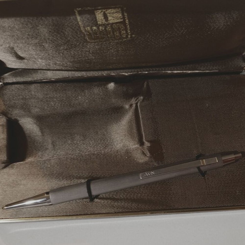 Win pen in executive set case used, missing lighter