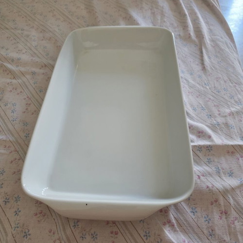 Pyrex porcelain baking dish like new, Ionia Porcelain