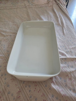 Pyrex porcelain baking dish like new, Ionia Porcelain